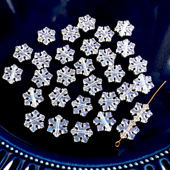 40個★11.5mm雪　雪の結晶　雪の樹脂ビーズ  ホワイト×ブルーグリッター 7枚目の画像