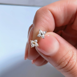 つけっぱなし♡OK! 四つ葉 フラワー パール ピアス/金属アレルギー対応 サージカルステンレス 4枚目の画像