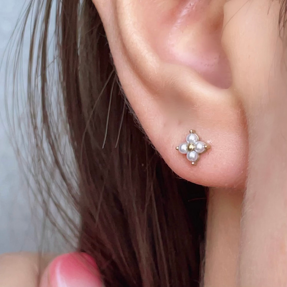 つけっぱなし♡OK! 四つ葉 フラワー パール ピアス/金属アレルギー対応 サージカルステンレス 2枚目の画像