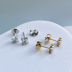 つけっぱなし♡OK! 四つ葉 フラワー パール ピアス/金属アレルギー対応 サージカルステンレス 5枚目の画像