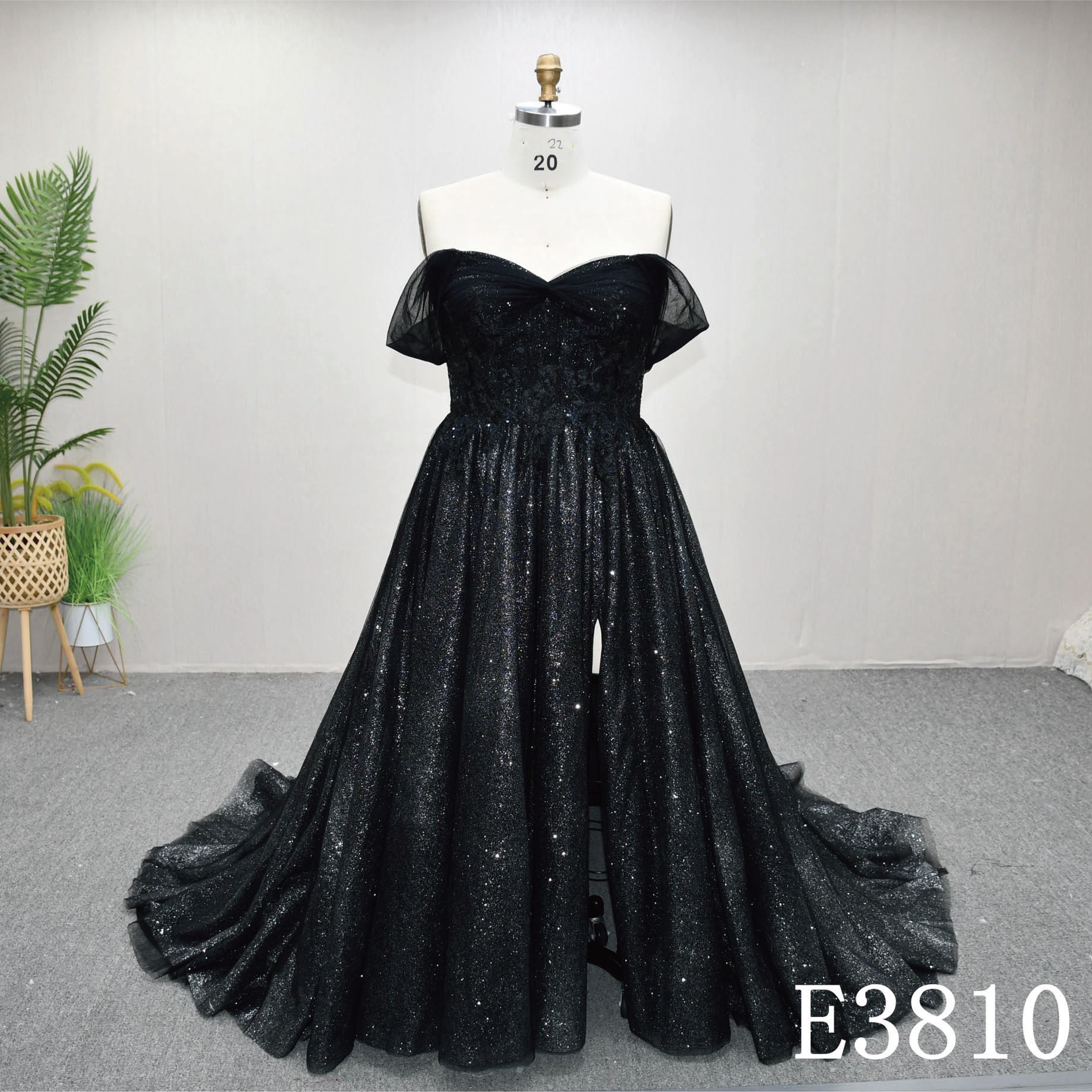 お買い得　目立つ　ソフトチュール　ブラック黒　きらきらスカートグッリター　大人気カラードレス　Aライン　パーティードレス