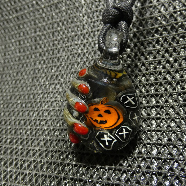 ハロウィン　赤い爪（ガラス、とんぼ玉、怖い、一点物、ハロウィン、伝統工芸）
