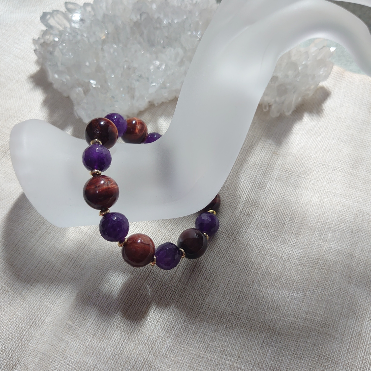 レッドタイガーアイ、アメジスト　個性派ブレス　素敵な逸品