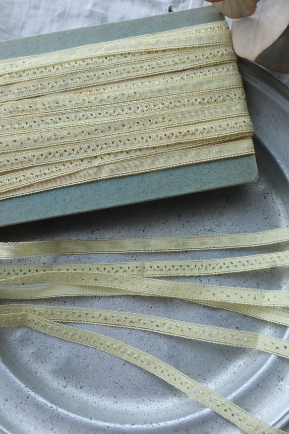 フランス 78㎝ アンティークレース　3種の柄 C1094 クリーム 2枚目の画像