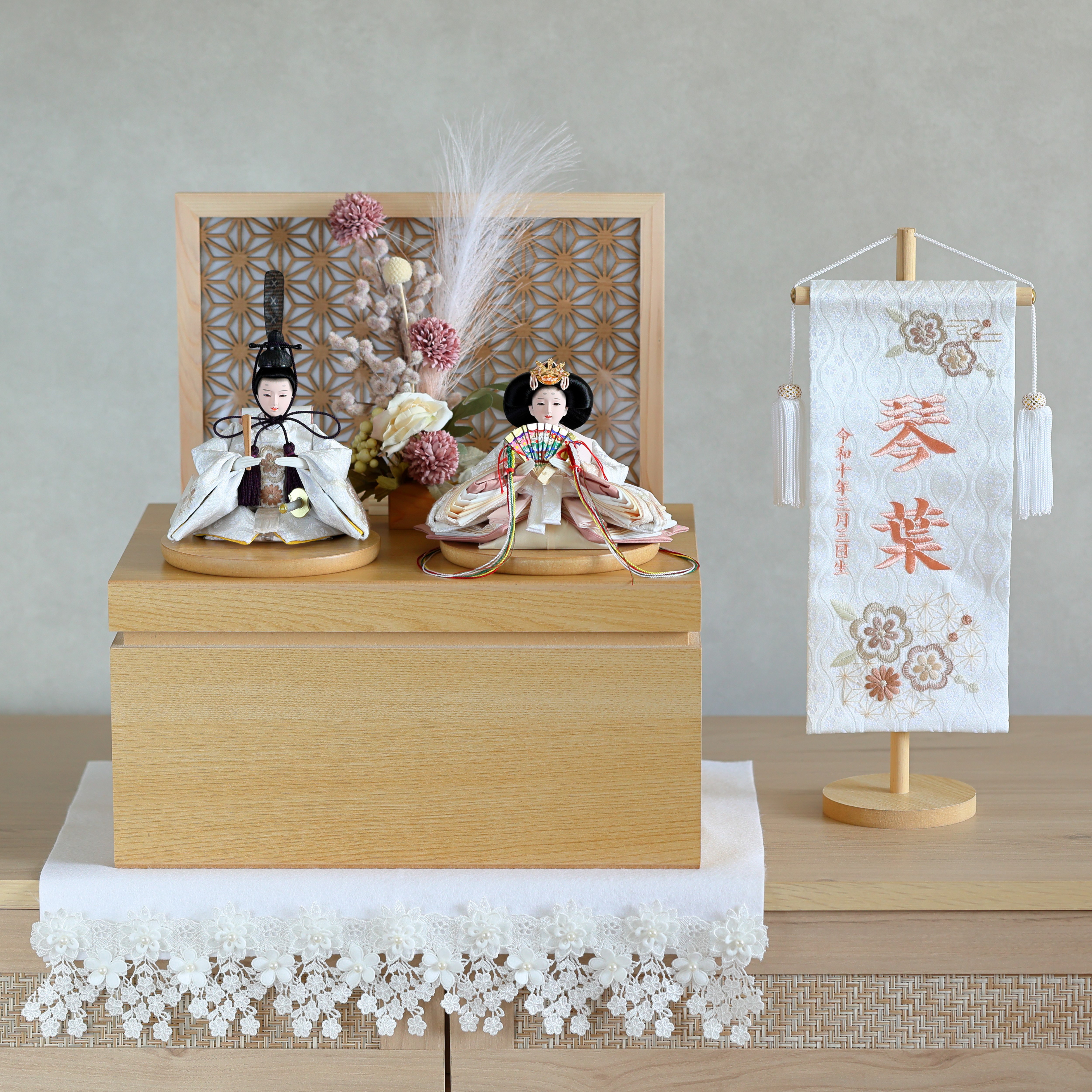 2026年新作★くすみ春色のお雛様♪コンパクト収納飾り♪名前旗セットでお得。