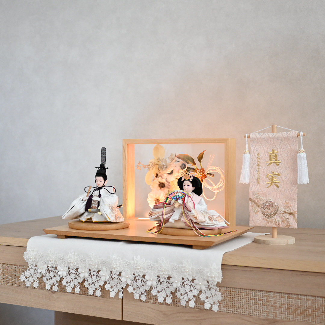 2026年新作★くすみ春色のお雛様♪フラワーアート+LEDライティング