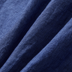 季節を問わず活躍する万能アイテム　フランス産リネン　リネンブラウス　紺色　250213-3 10枚目の画像