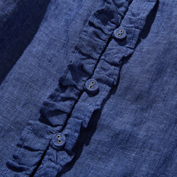 季節を問わず活躍する万能アイテム　フランス産リネン　リネンブラウス　紺色　250213-3 4枚目の画像