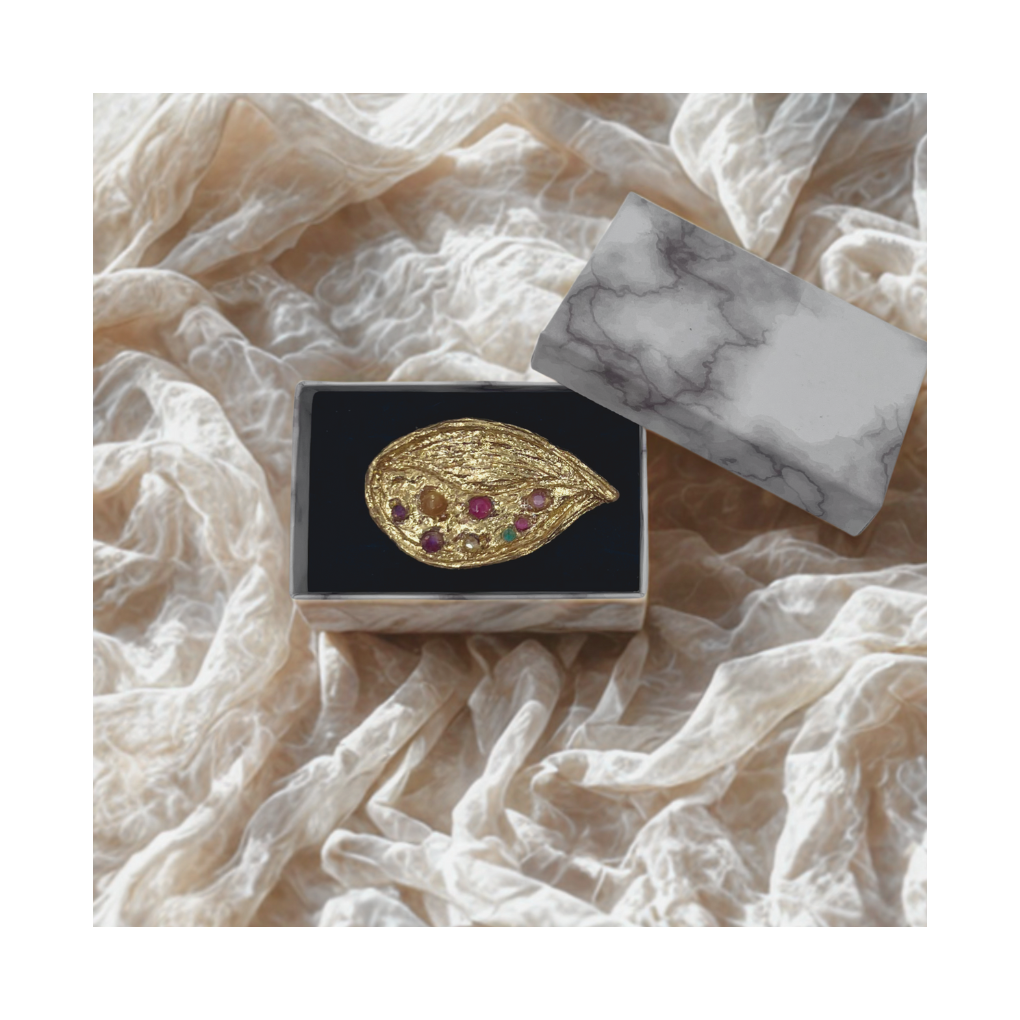 ８ストーンズゴールドリーフブローチ