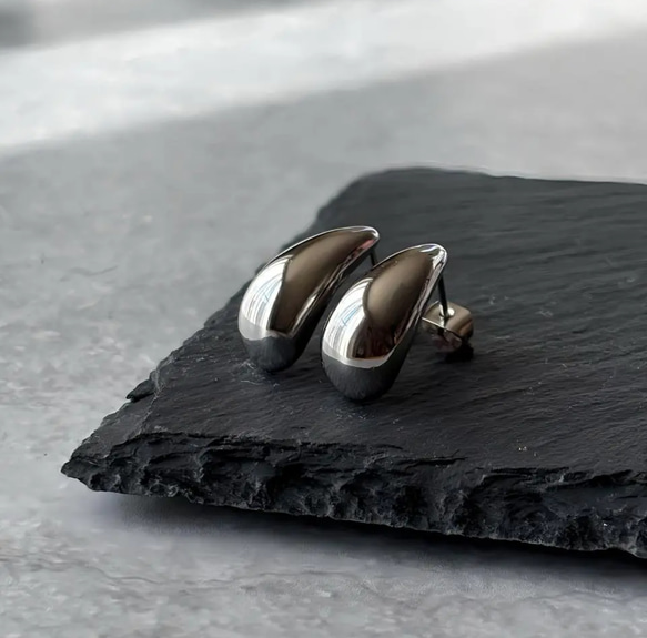 大ぶりドロップピアス(シルバー) サージカルステンレス　雫　しずく　ドロップ　カジュアル　ファッション　デイリー　 1枚目の画像