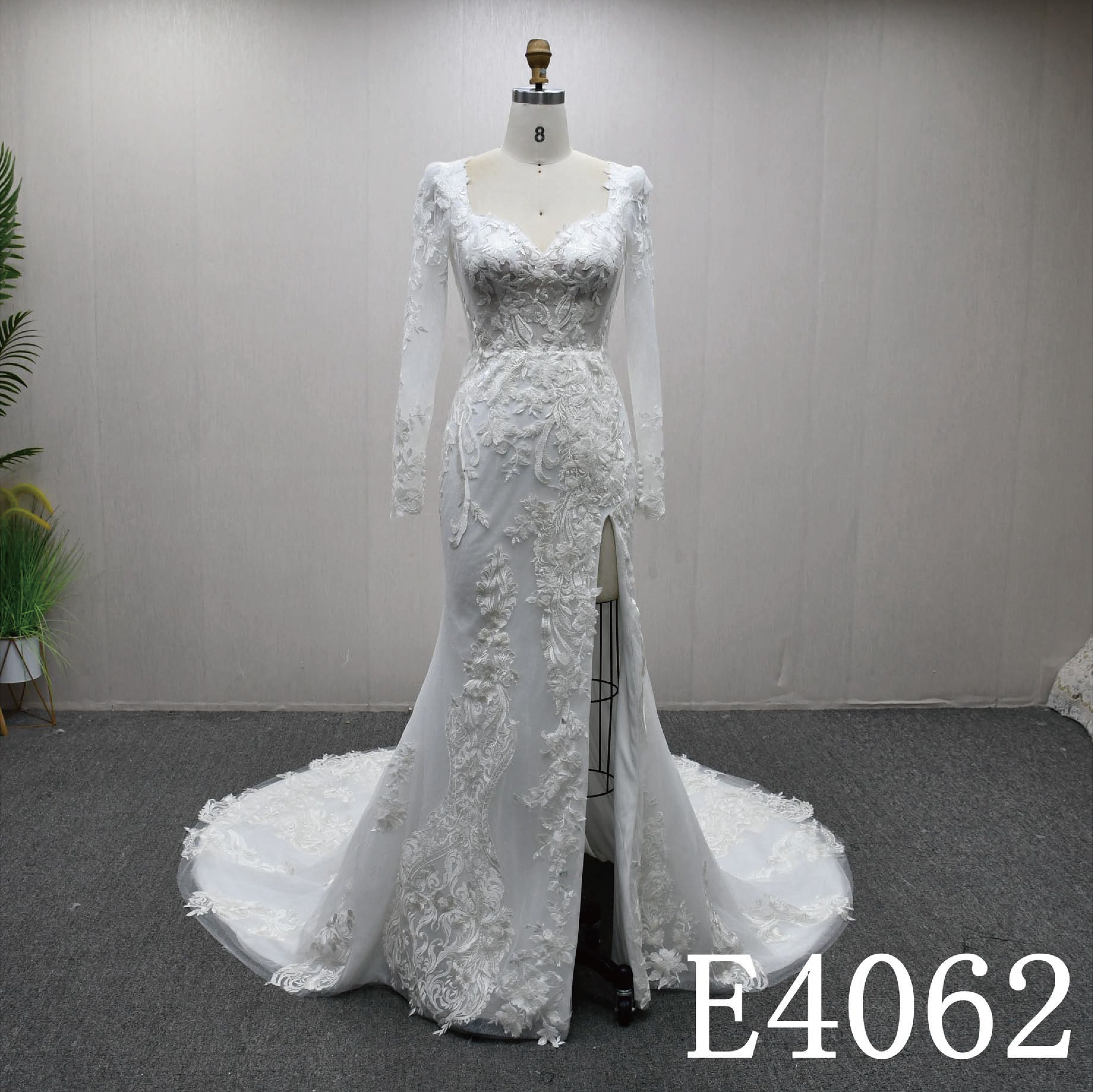 見逃さない　高品質　フランスレース刺繍　クラシカル　フロントスリット　マーメイドパーティードレス　背中見せ長袖チャック