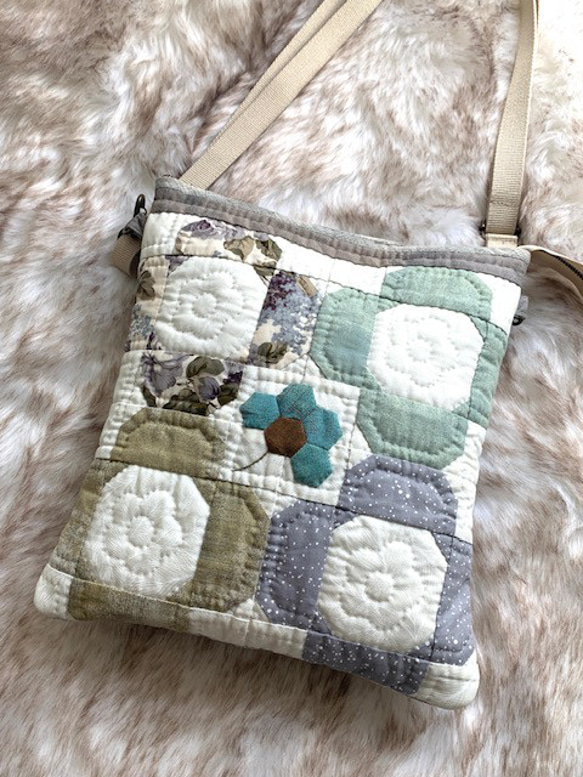 aratama ホワイト パッチワーク ショルダーバッグ パッチワークバッグキット／flower shoulder bag/完成品ではご