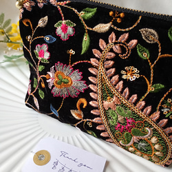 数量限定【16㌢】見た目以上の収納力　インド刺繍の贅沢ポーチ　ベルベットペイズリー　 4枚目の画像