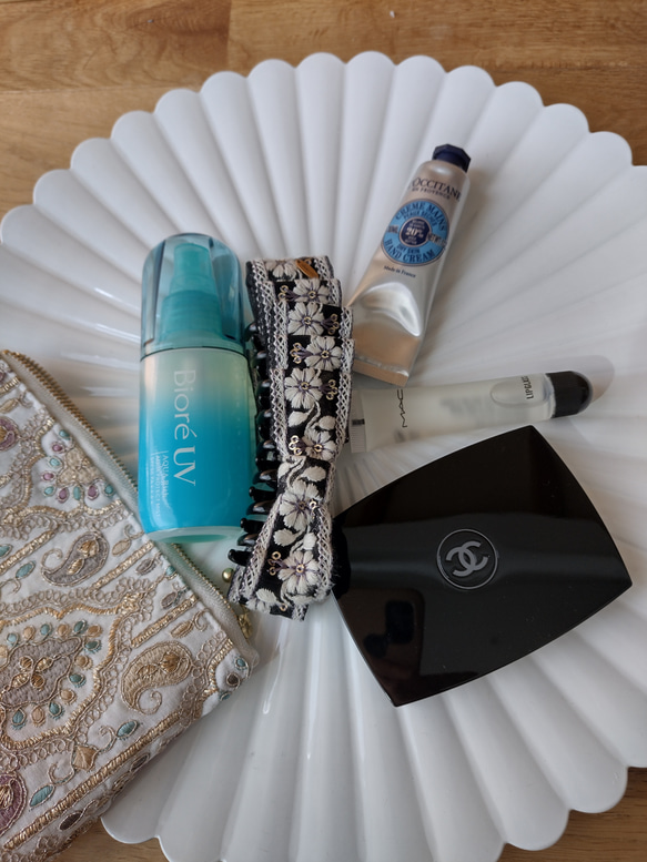 数量限定【16㌢】見た目以上の収納力　インド刺繍の贅沢ポーチ　ベルベットペイズリー　 10枚目の画像