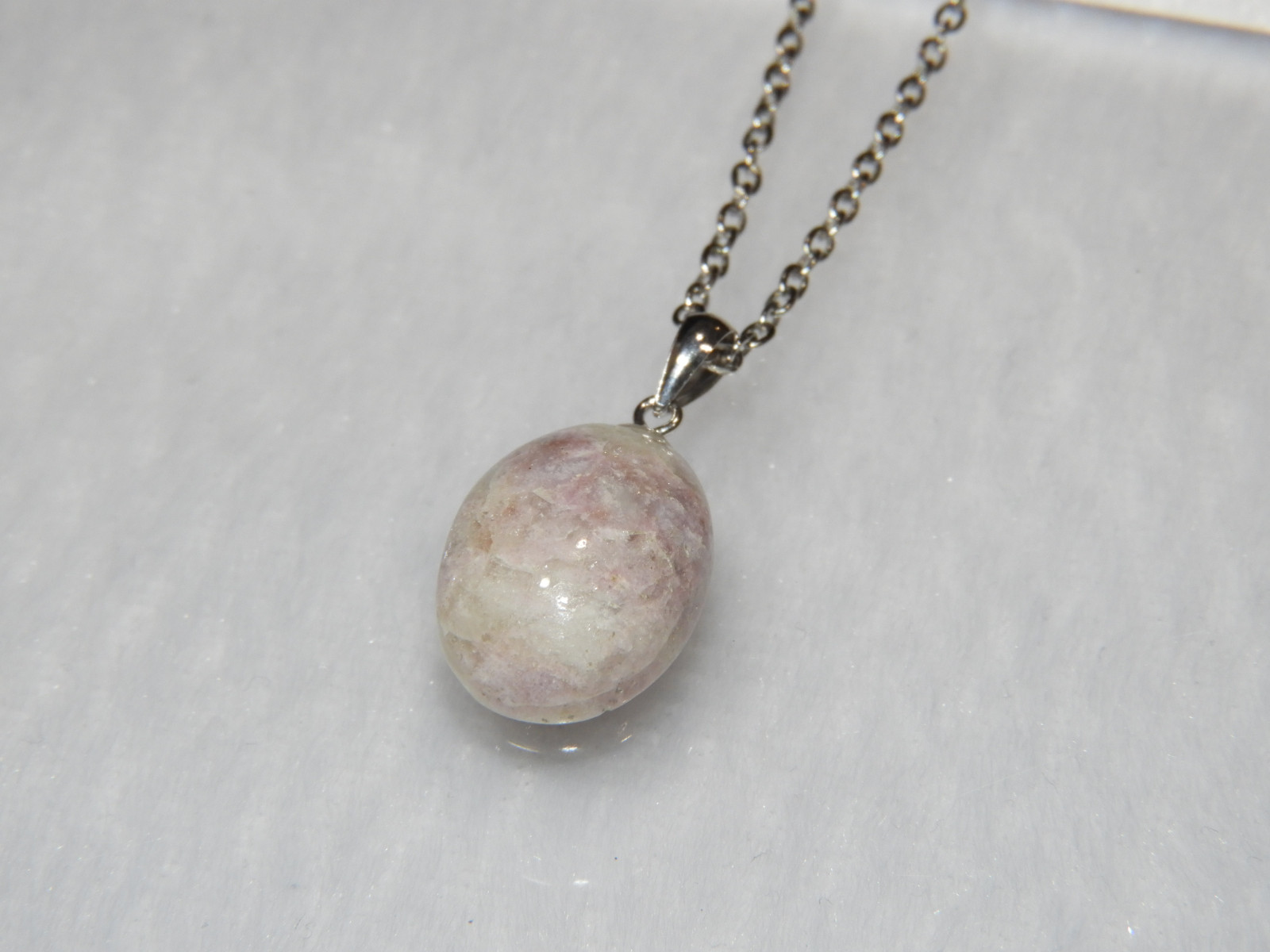 変化の石！貴重な色の変わるハックマナイトのペンダントトップ！天然石　１