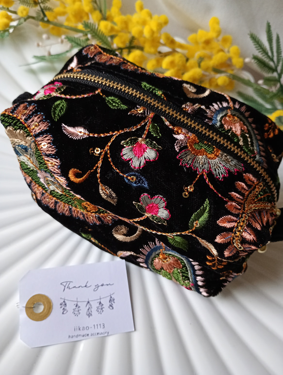 数量限定【20㌢】魅せたいインド刺繍のBOXポーチ　ベルベットペイズリー　 4枚目の画像
