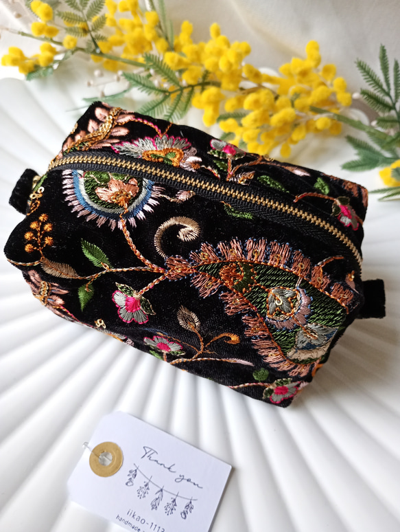 数量限定【20㌢】魅せたいインド刺繍のBOXポーチ　ベルベットペイズリー　 2枚目の画像