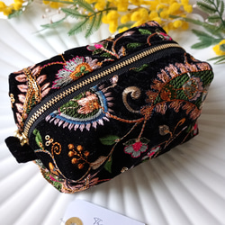 数量限定【20㌢】魅せたいインド刺繍のBOXポーチ　ベルベットペイズリー　 1枚目の画像
