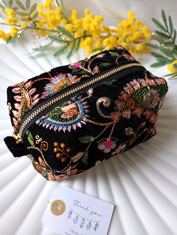 数量限定【20㌢】魅せたいインド刺繍のBOXポーチ　ベルベットペイズリー　 1枚目の画像