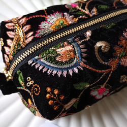 数量限定【20㌢】魅せたいインド刺繍のBOXポーチ　ベルベットペイズリー　 3枚目の画像