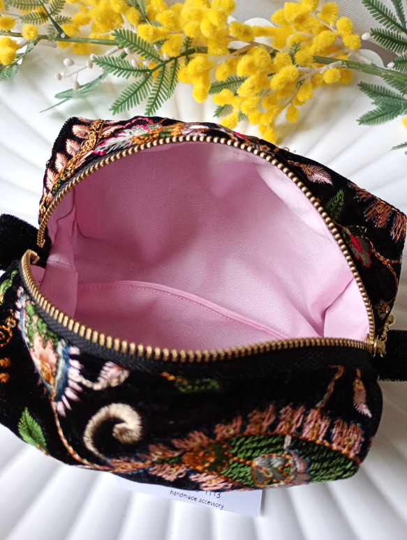 数量限定【20㌢】魅せたいインド刺繍のBOXポーチ　ベルベットペイズリー　 5枚目の画像