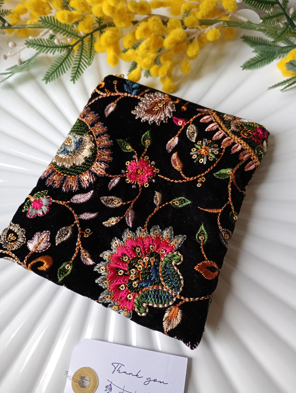 数量限定【12㌢】360°インド刺繍のファスナーポーチ　ベルベットペイズリー　 2枚目の画像
