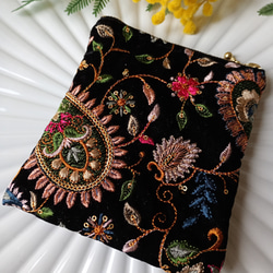 数量限定【12㌢】360°インド刺繍のファスナーポーチ　ベルベットペイズリー　 3枚目の画像