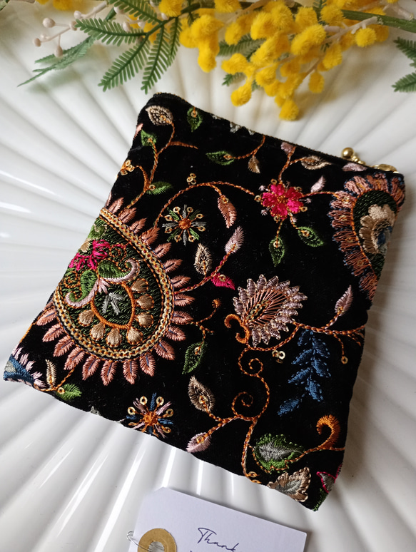 数量限定【12㌢】360°インド刺繍のファスナーポーチ　ベルベットペイズリー　 3枚目の画像