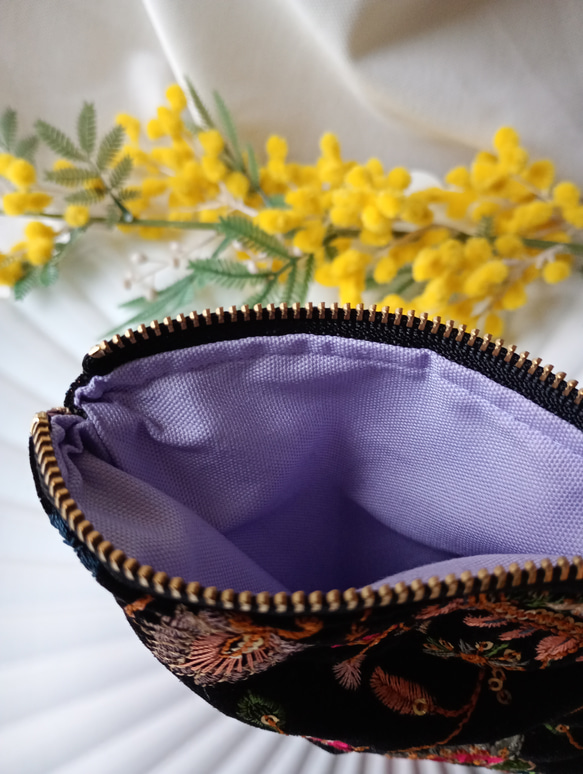 数量限定【12㌢】360°インド刺繍のファスナーポーチ　ベルベットペイズリー　 4枚目の画像