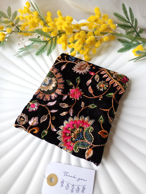 数量限定【12㌢】360°インド刺繍のファスナーポーチ　ベルベットペイズリー　 1枚目の画像