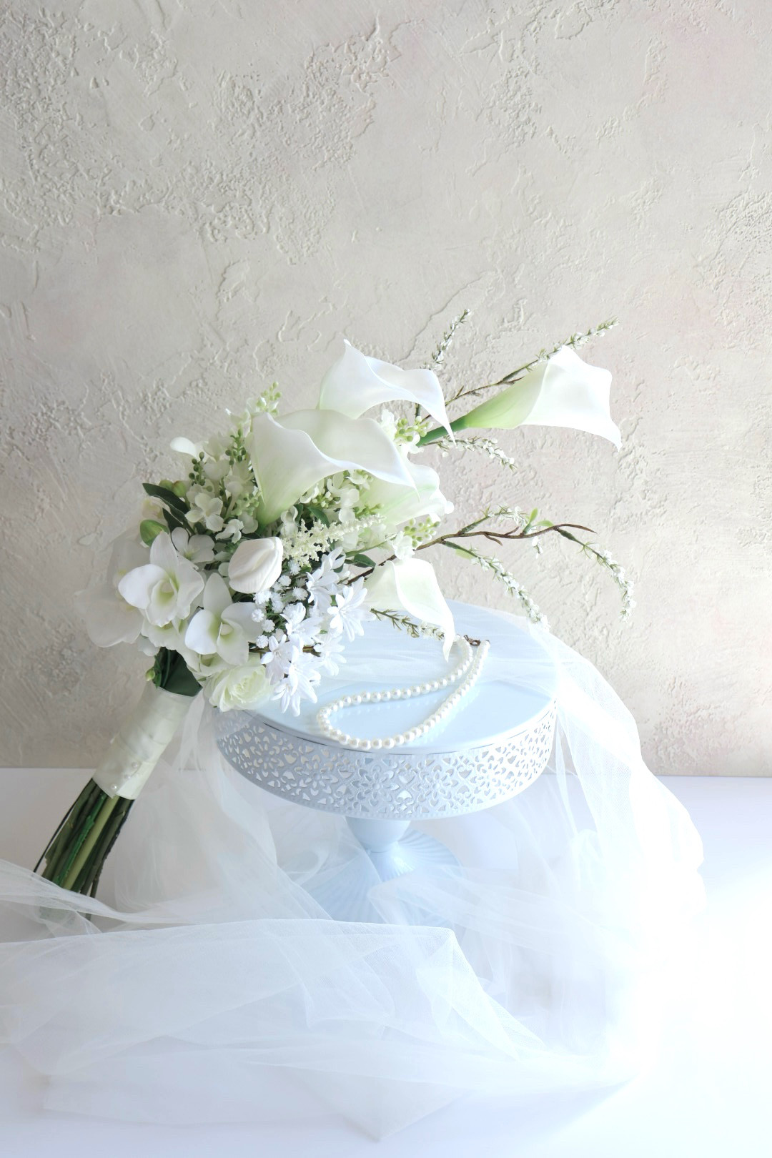 ♦可憐な花々が美しい上品なアームブーケ／カラーリリィブーケ／ホワイトブーケ／結婚式／ウェディングブーケ