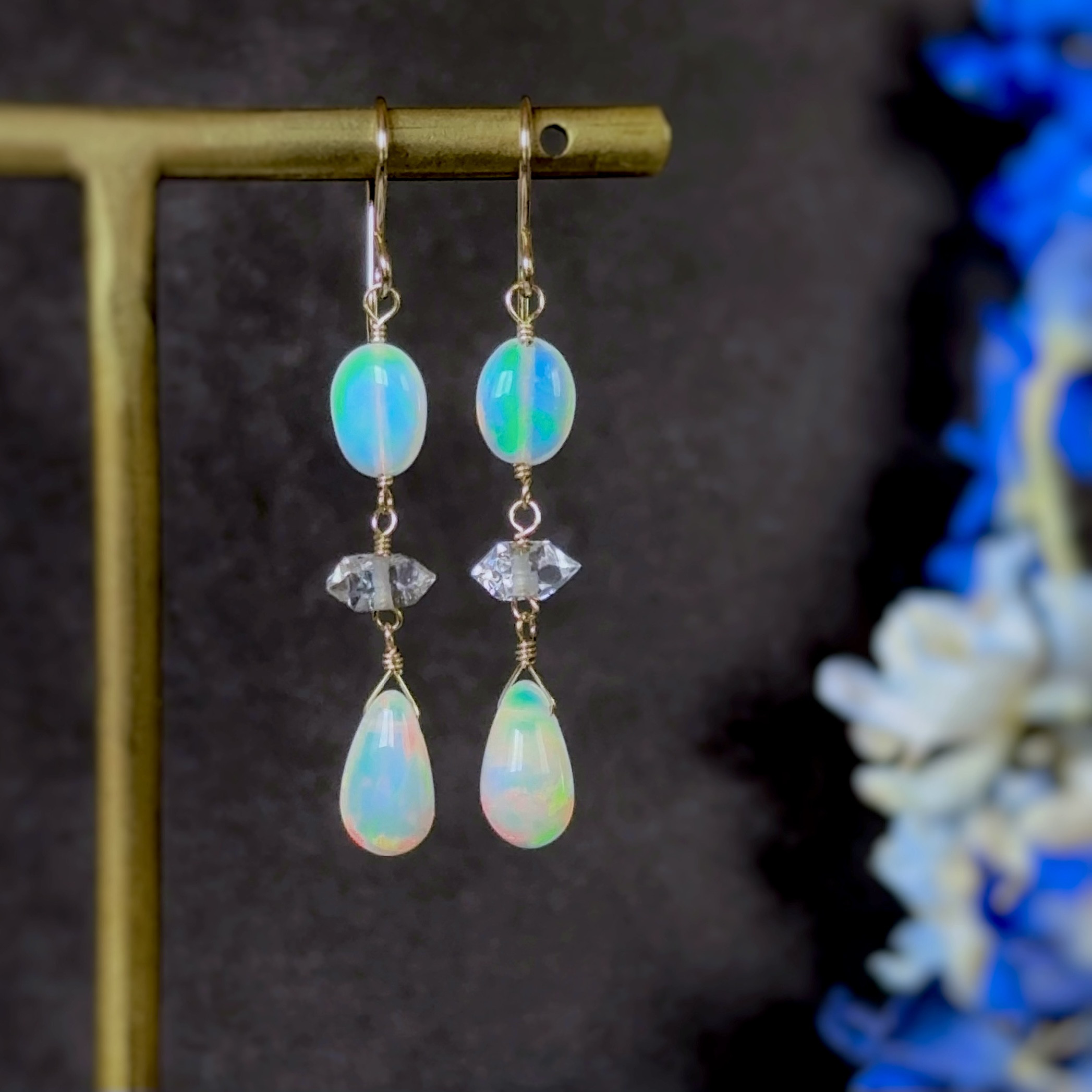 宝石質プレシャスオパールとダブルポイントクリスタルのラインピアス◇14kgf