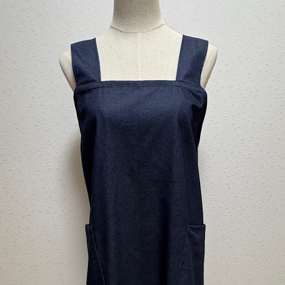 バッククロスのかぶるだけエプロン☆ソフトデニム☆綿＋ポリエステルだからシワになりにくい！（濃ネイビー） 5枚目の画像
