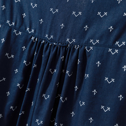 ゆったりとしたシルエットでありながら、きちんと感のあるブラウス　長袖ブラウス　綿麻　251004-1 7枚目の画像