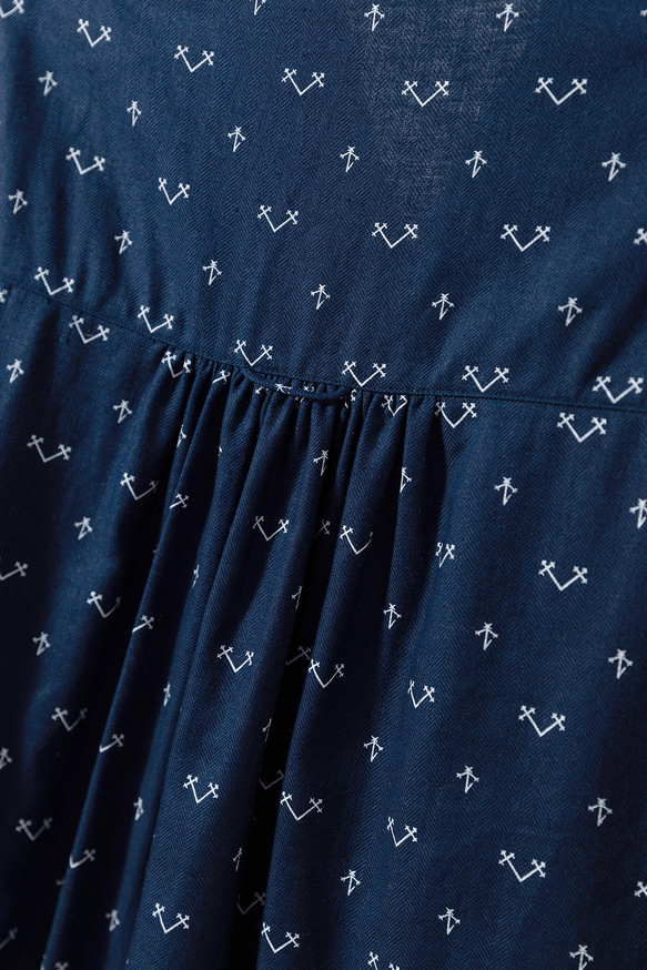 ゆったりとしたシルエットでありながら、きちんと感のあるブラウス　長袖ブラウス　綿麻　251004-1 7枚目の画像