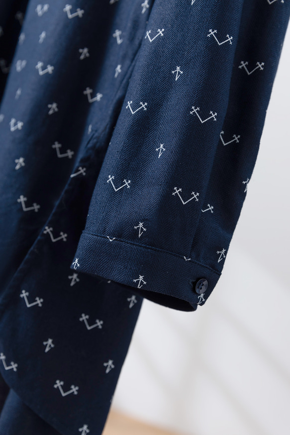 ゆったりとしたシルエットでありながら、きちんと感のあるブラウス　長袖ブラウス　綿麻　251004-1 5枚目の画像