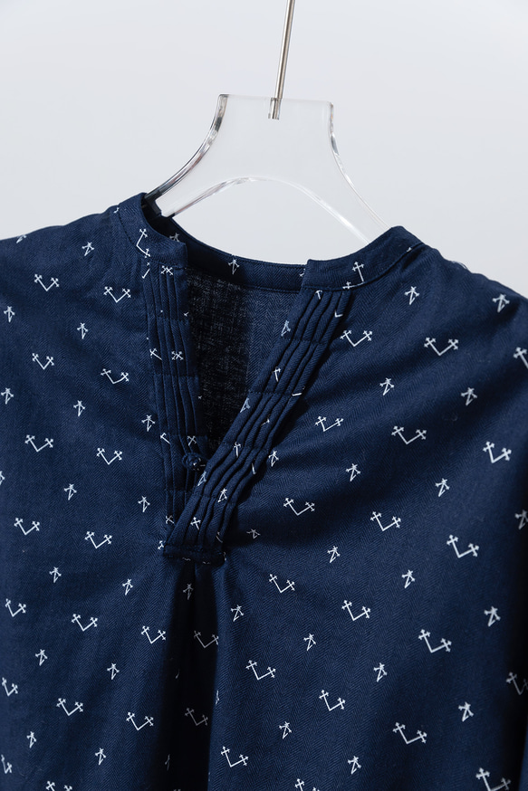 ゆったりとしたシルエットでありながら、きちんと感のあるブラウス　長袖ブラウス　綿麻　251004-1 2枚目の画像