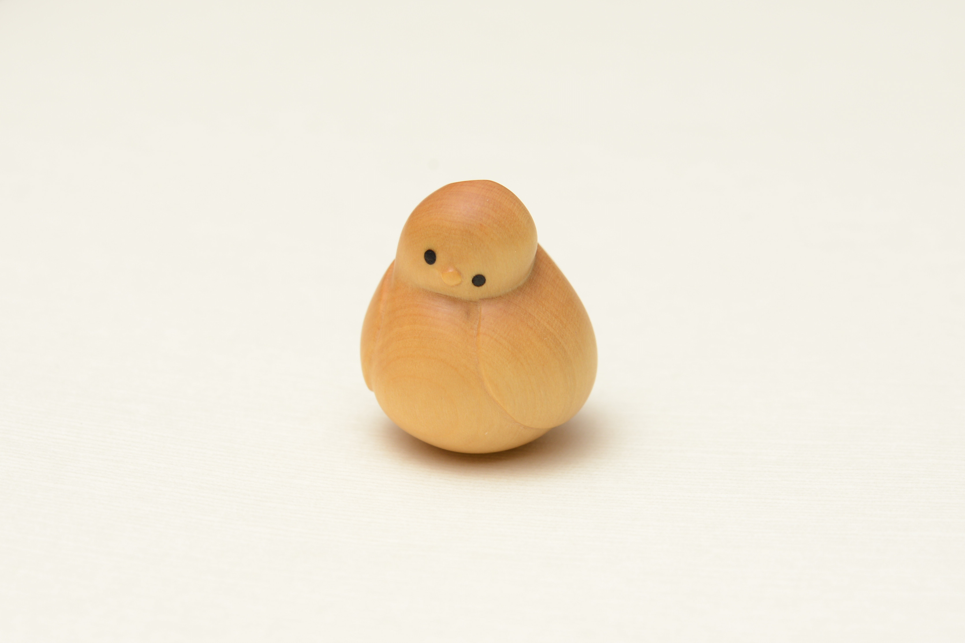 小鳥　シマエナガ風　根付　手彫り　黄楊　黒檀象嵌