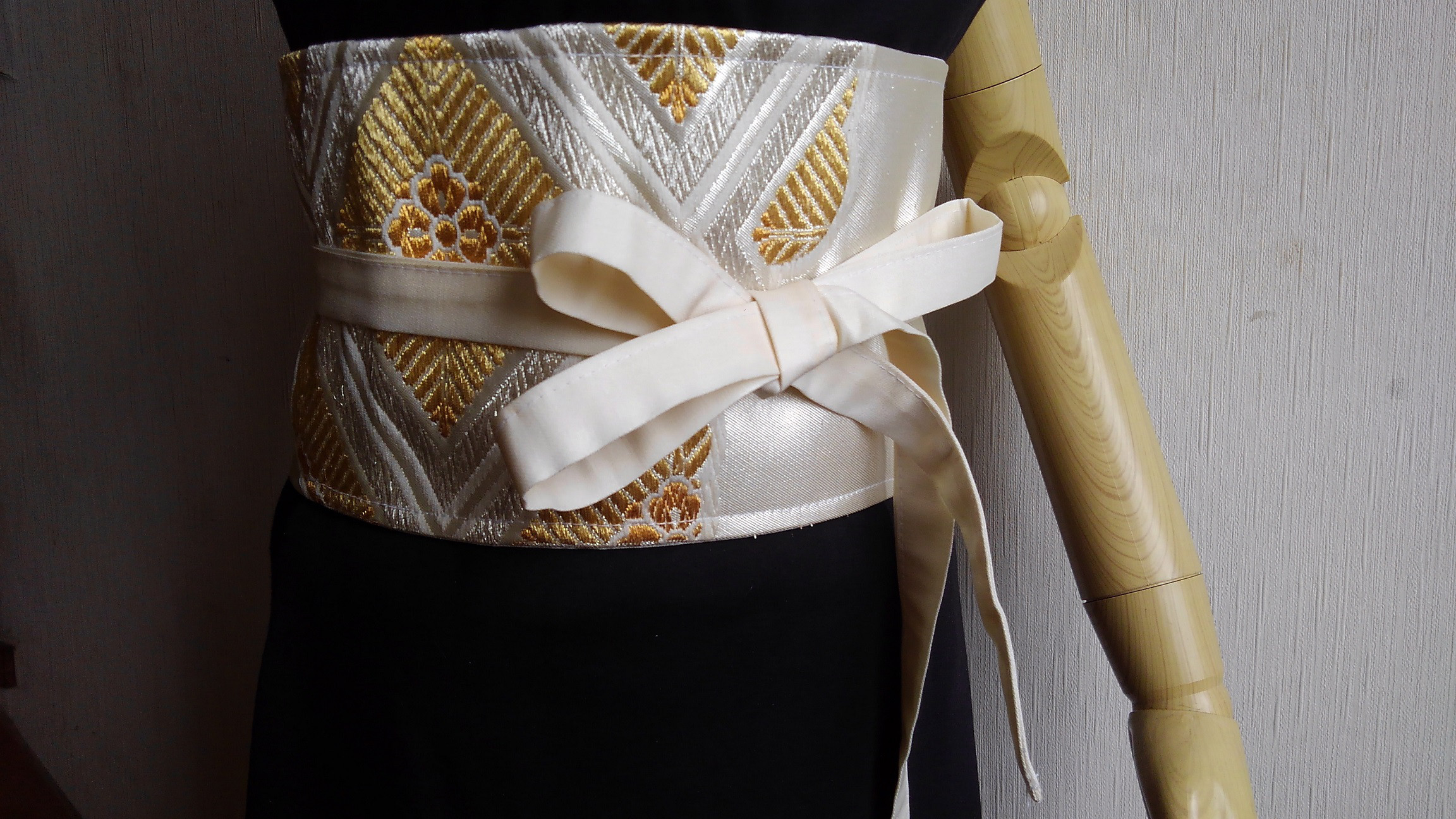 正絹帯ベルト（共紐付き）★Ｌサイズ対応★帯サッシュ★金&銀糸吉祥文様★帯コルセット★袋帯リメイク★コスプレにも