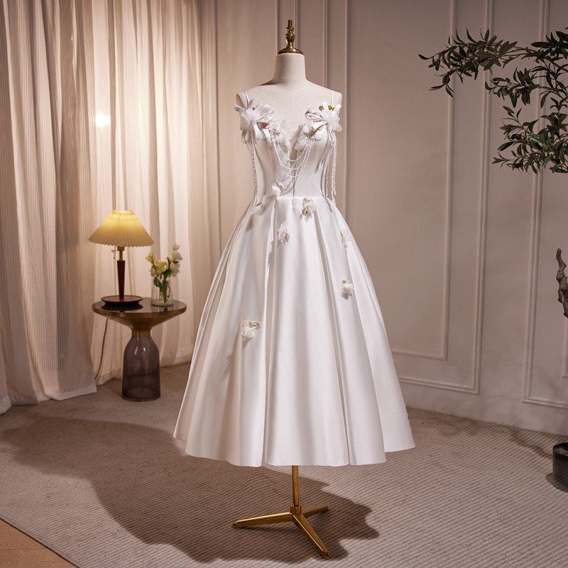 白 ストラップ サテン 立体花 可愛い 綺麗 プリンセス パーティードレス 二次会 ウェディングドレス LJ-609