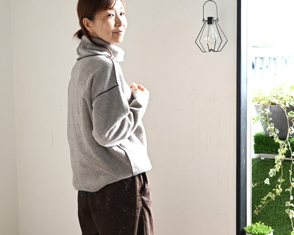 大人カジュアル デザインスフリースプルオーバー：サンドベージュ 2枚目の画像