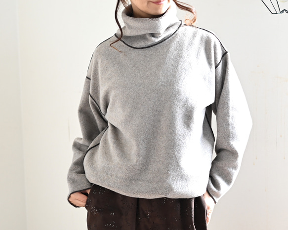 大人カジュアル デザインスフリースプルオーバー：サンドベージュ 1枚目の画像