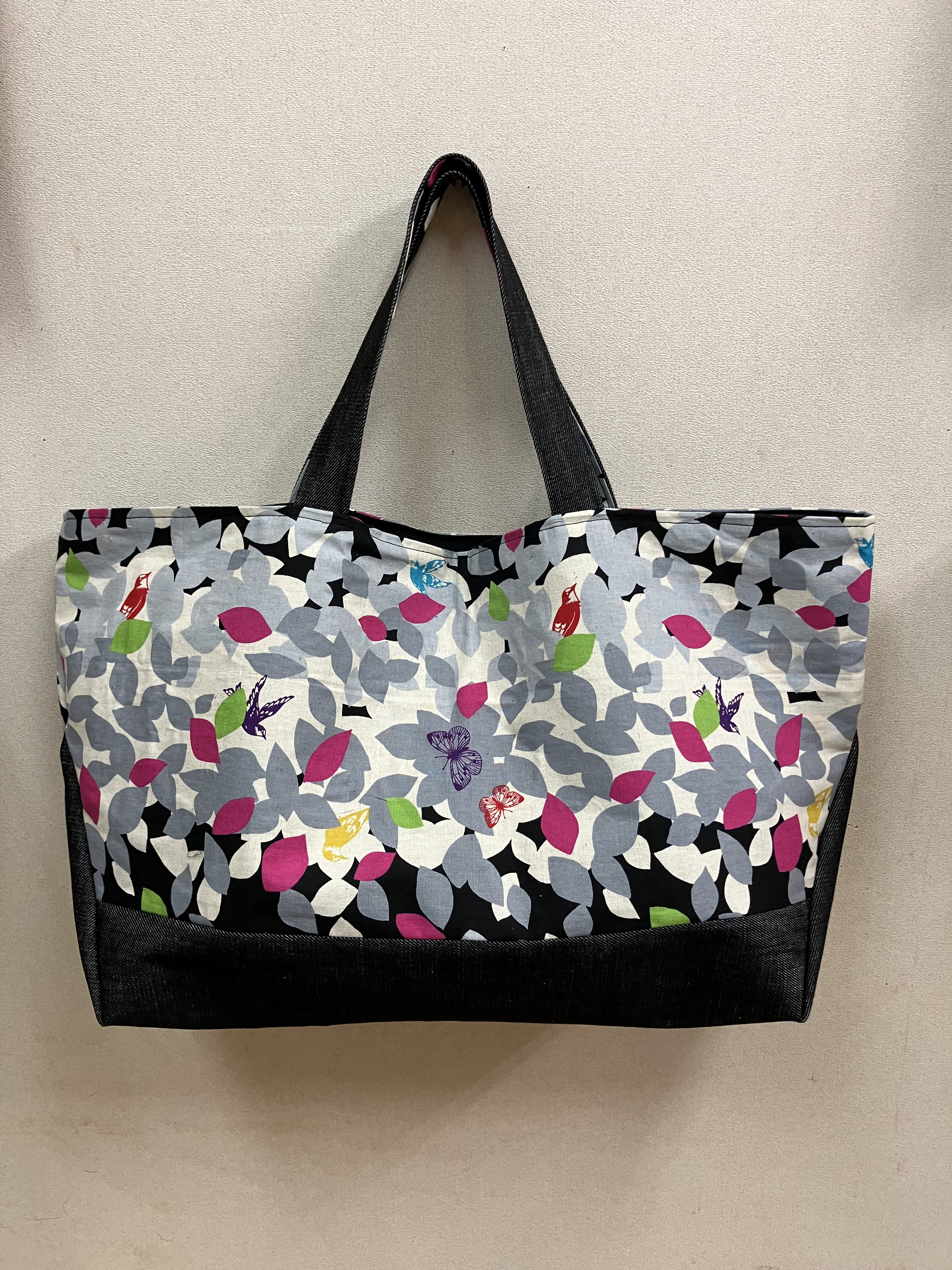 落ち葉舞うビッグトート