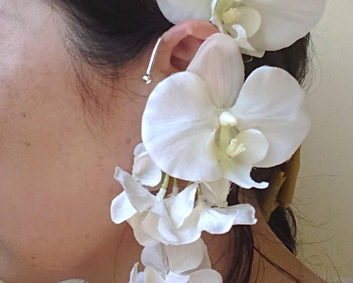 お花のイヤーカフ お洒落な花嫁さんに ブーケと同じ上質なお花で