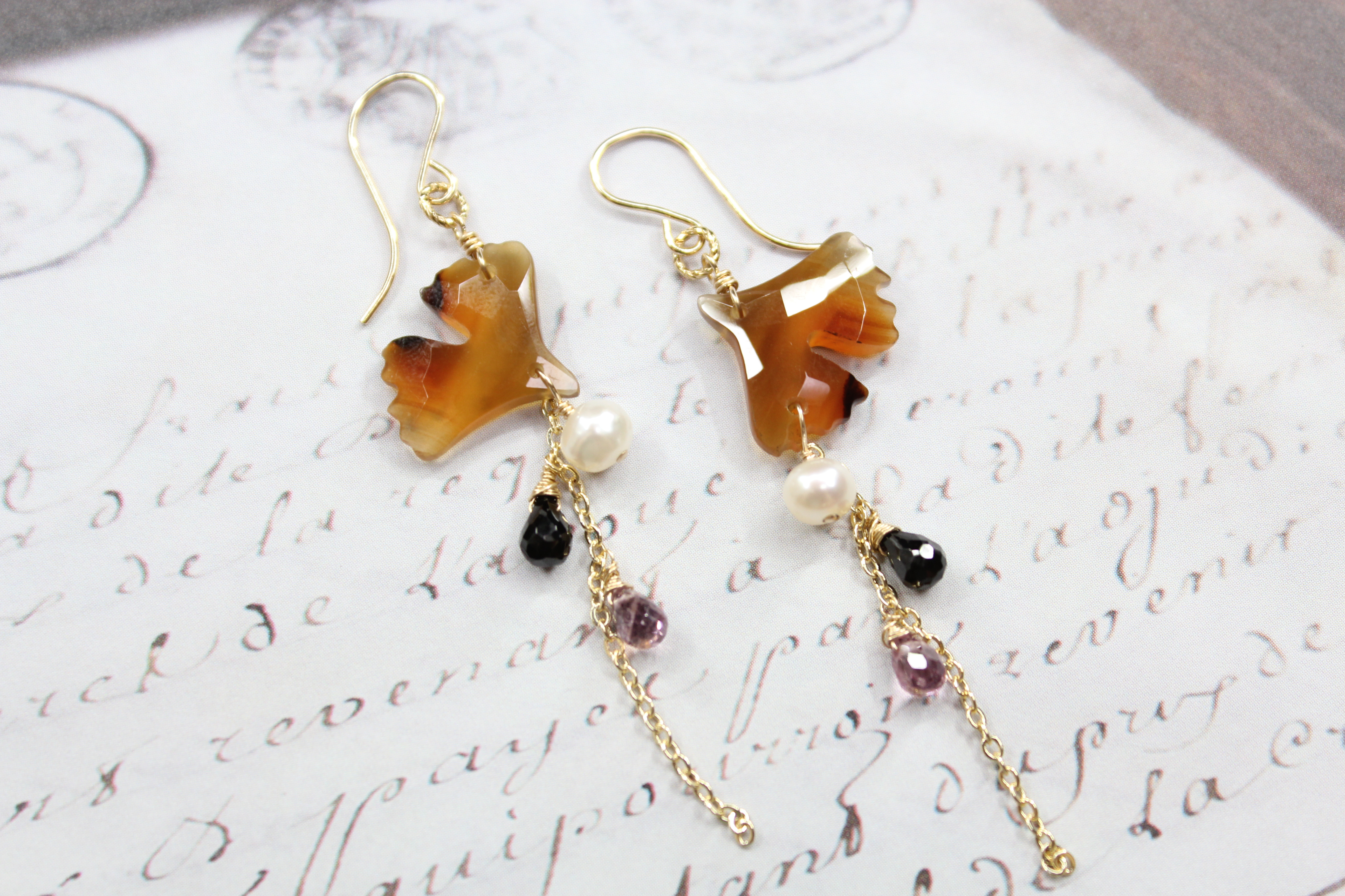 No.460 銀杏のモンタナアゲートとスピネルのピアス