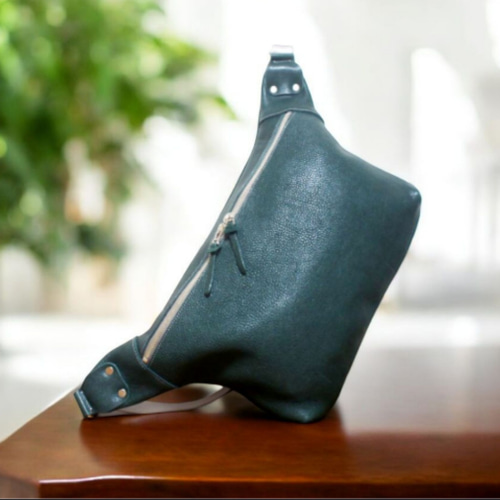 ハンドメイド　ボディバッグ　ヌメ本革　特大　ダークグリーン　新作未使用1102 ハンドメイド ボディバッグ ヌメ本革 特大 ダークグリーン 新作