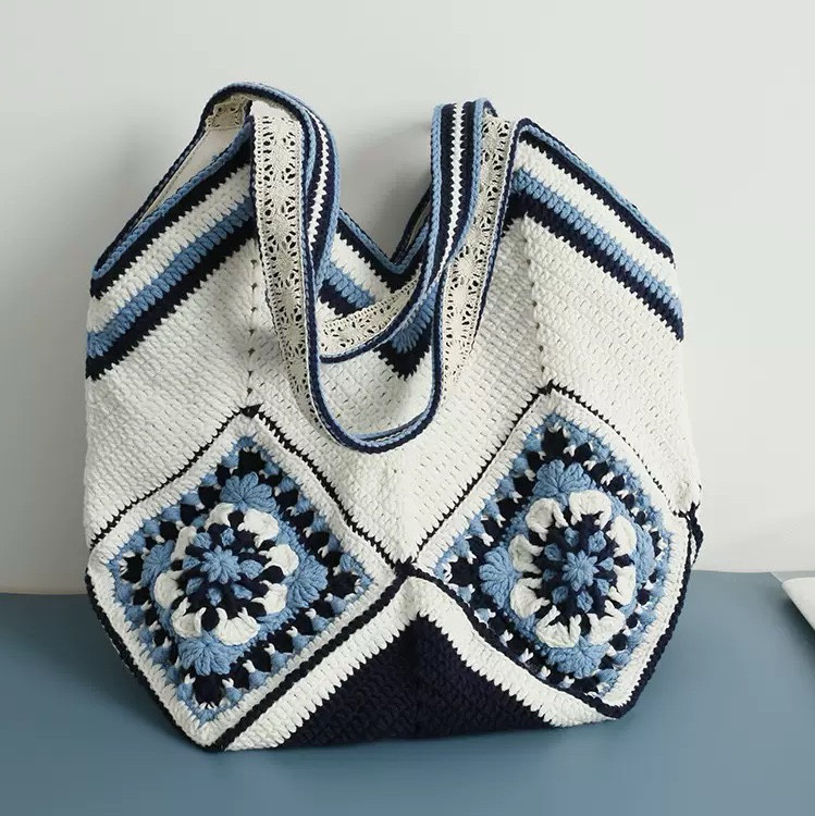 手作り 毛糸 刺繍 かぎ針編み ニート ショルダーバッグ トートバッグ【花柄｜青花瓷の配色｜4枚のパネル拼接】1点