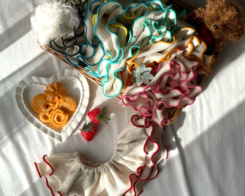 カラフルメロウ/つぶつぶ生地のフリルスタイ スタイ・よだれかけ sora