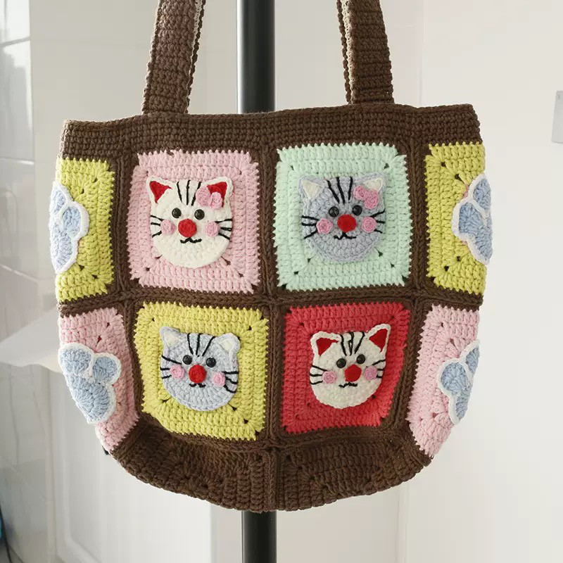 手作り 毛糸 刺繍 かぎ針編み ニート ショルダーバッグ トートバッグ【猫と肉球柄｜12枚のパネル拼接】mocha 1点
