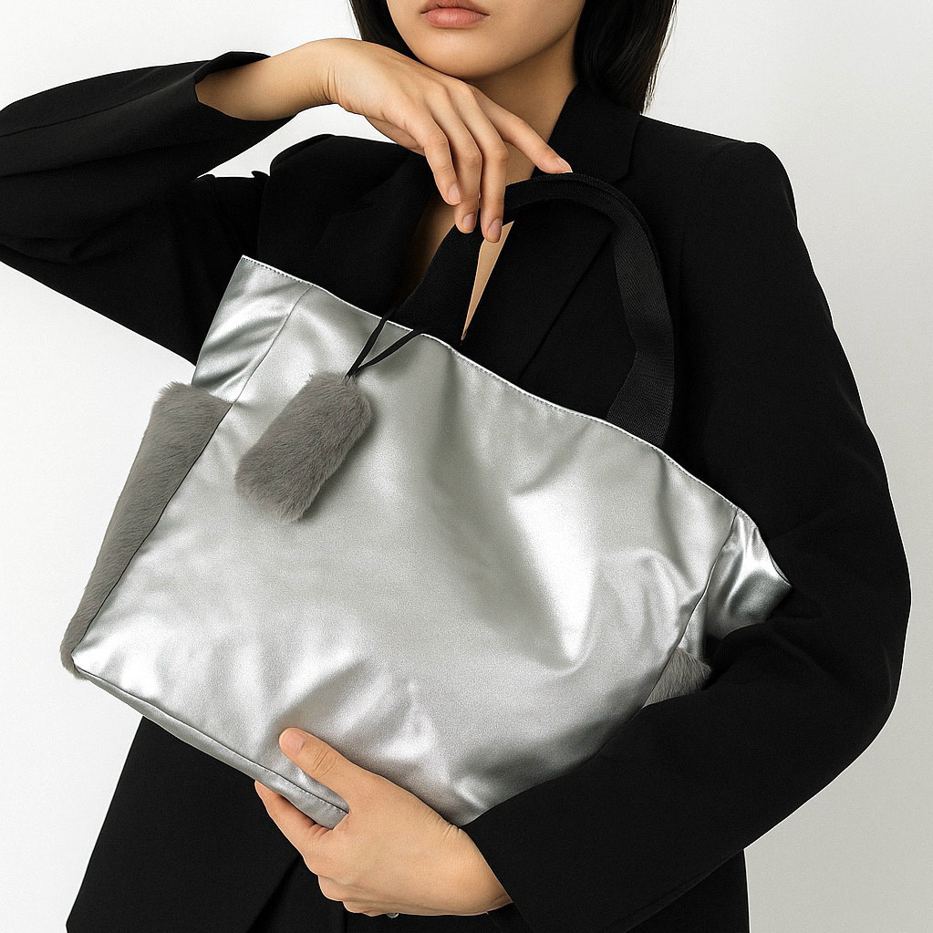 秋冬限定｜軽量・撥水｜2wayデザインで使える！ナイロン×エコファーのトートバッグ｜Ａ４｜通勤通学｜シルバー